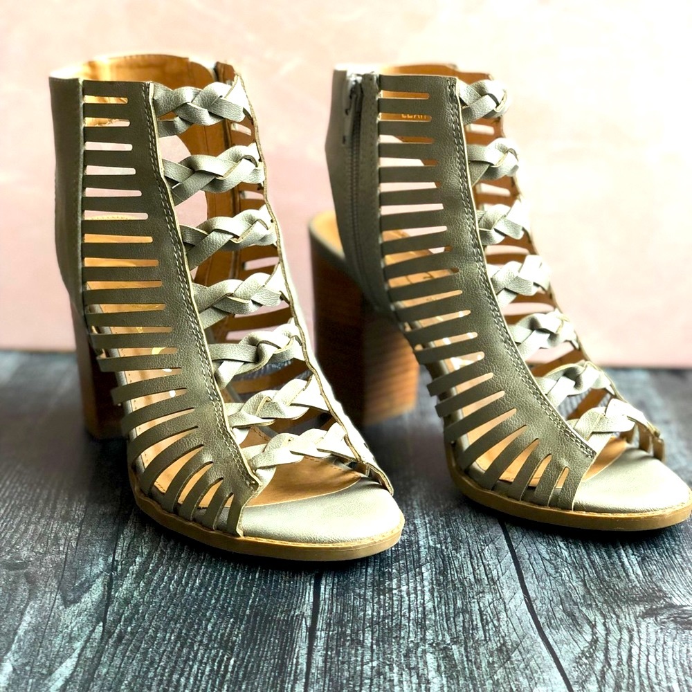 Last pair! Ccocci Leah heeled booties size 6 - Picture 3 of 8